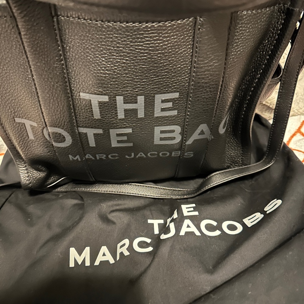 Marc by Marc Jacobs THE TOTE Leather
